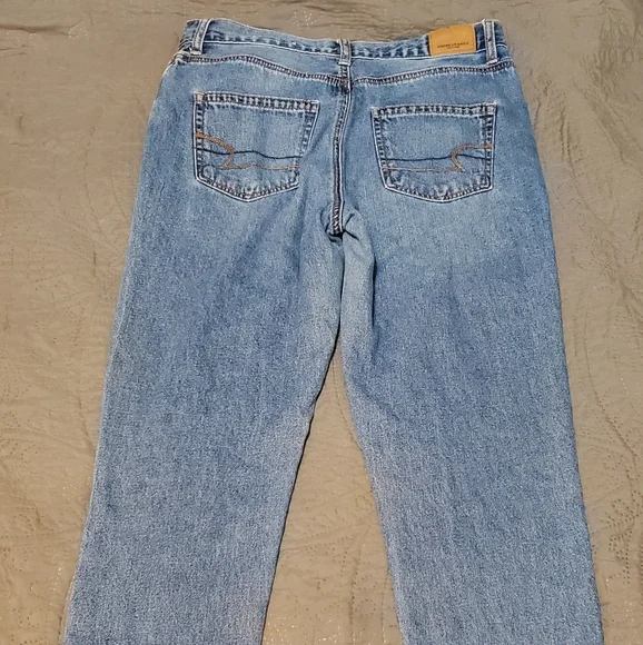 American Eagle Mom Jeans - Picture 2 of 4